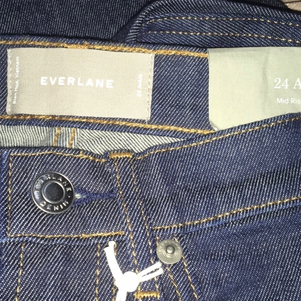 Everlane brand mid